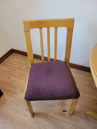 Mesa redonda y 4 sillas. Perfecto estado.