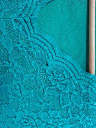 Vestido verde encaje manga larga