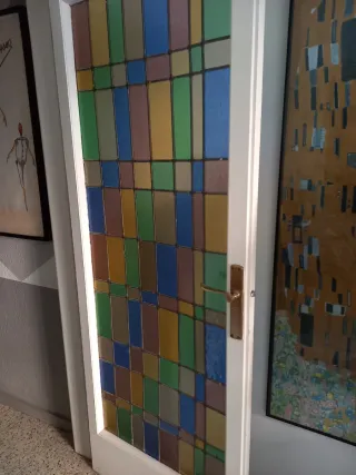 Puerta de vidrio emplomado