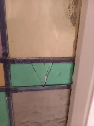 Puerta de vidrio emplomado