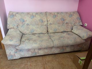 Sofá de tela estampado