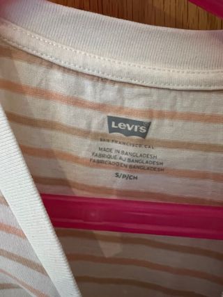 Camiseta Levi's rayas beige y naranja