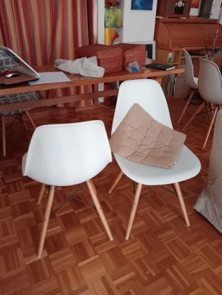 2 Sillas Modernas Plástico y Madera