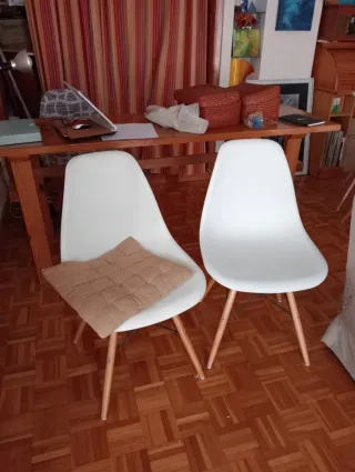 2 Sillas Modernas Plástico y Madera