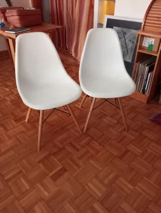 2 Sillas Modernas Plástico y Madera