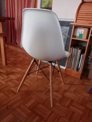 2 Sillas Modernas Plástico y Madera