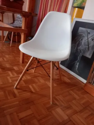 2 Sillas Modernas Plástico y Madera