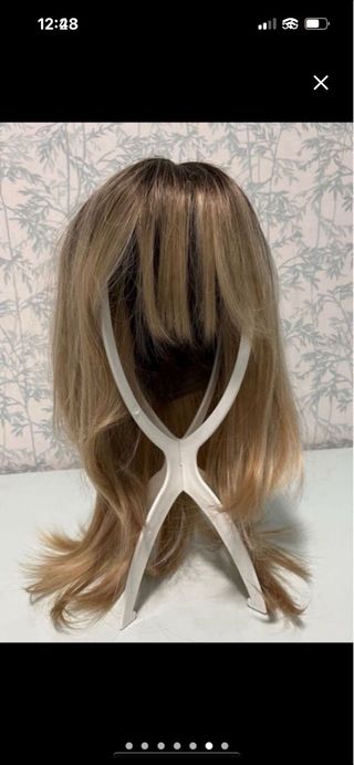 Vistosa peluca rubia a capas efecto natural