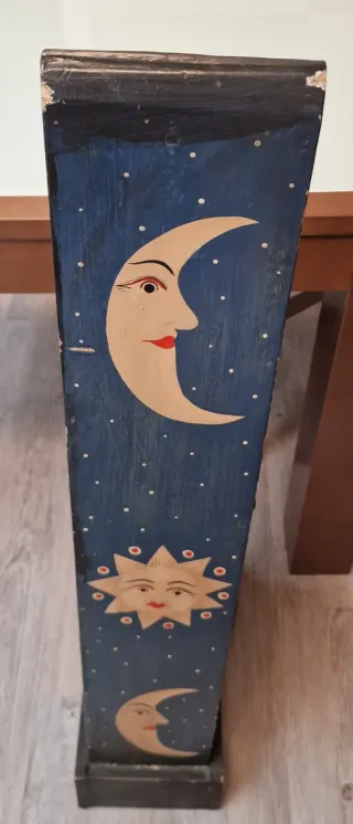 Cajonera Pirámide y espejo decorativos