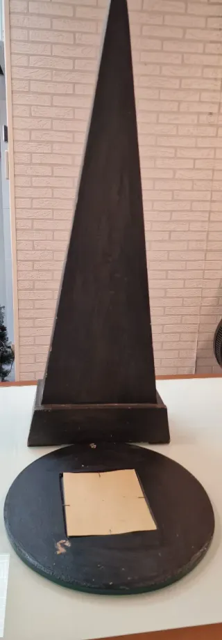 Cajonera Pirámide y espejo decorativos