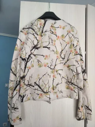 Cazadora antelina estampado floral Talla  L