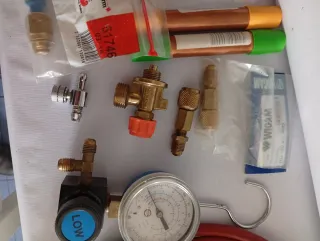 Manómetros de Refrigeración y Válvulas