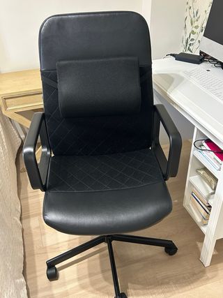 Silla de oficina giratoria RENBERGET negra