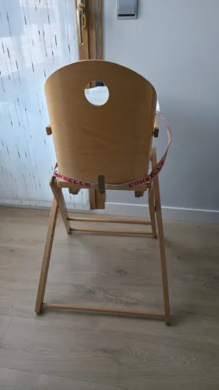 Trona de madera para bebé