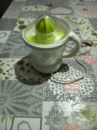 Exprimidor de cítricos eléctrico