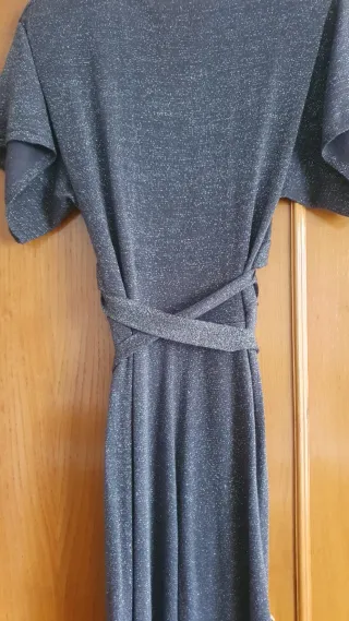 Mono de fiesta plateado talla M.