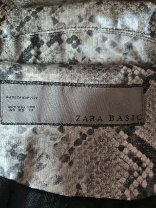 Gabardina Zara efecto piel serpiente T-XS