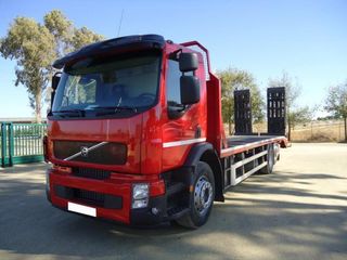 Volvo FL 320-CAMIONES PORTAMAQUINARIAS