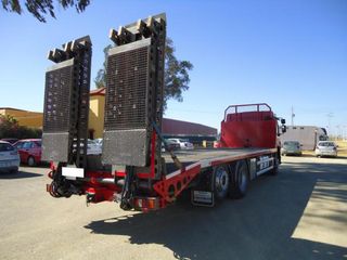 Volvo FL 320-CAMIONES PORTAMAQUINARIAS