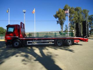 Volvo FL 320-CAMIONES PORTAMAQUINARIAS