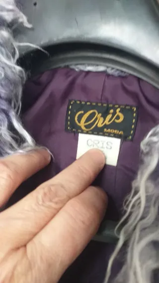 Abrigo corto polipiel morado con pelo