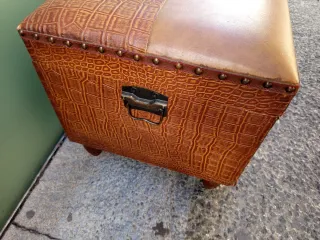 Baúl de cuero y piel sintética