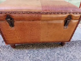Baúl de cuero y piel sintética