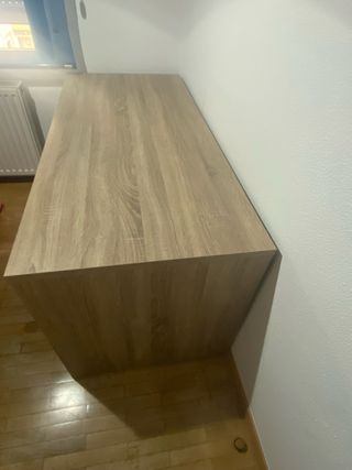Mesa de escritorio de madera con 2 cajones