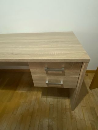 Mesa de escritorio de madera con 2 cajones