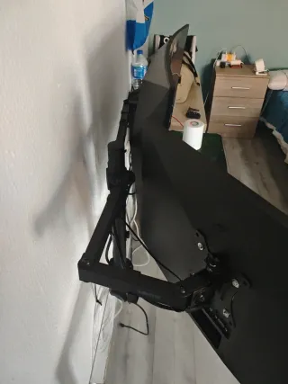 Monitores AOC y LG Negros