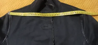 Abrigo gris efecto piel.