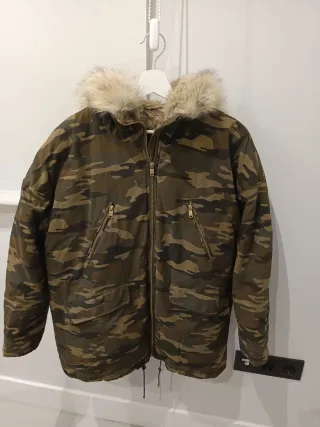 Chaquetón Zara Camuflaje con Capucha y Pelo