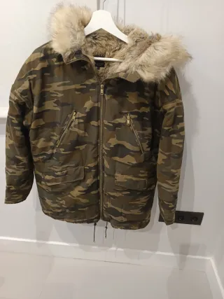 Chaquetón Zara Camuflaje con Capucha y Pelo