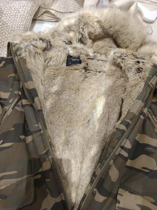 Chaquetón Zara Camuflaje con Capucha y Pelo