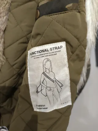 Chaquetón Zara Camuflaje con Capucha y Pelo