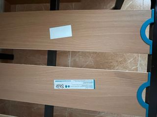 Somier y colchón de metal y madera