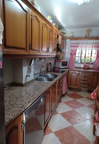 Mueble de cocina madera y cristal