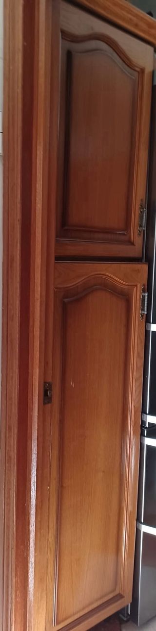 Mueble de cocina madera y cristal