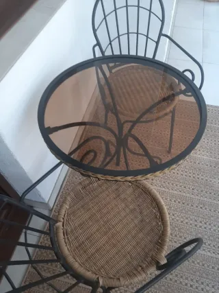 Conjunto mesa redonda y sillas exterior