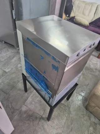 Lavastoviglie professionale per bar/ristorante