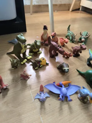 Lote de dinosaurios de juguete