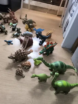 Lote de dinosaurios de juguete