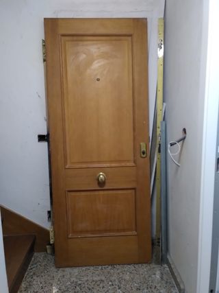 Puerta blindada roble entrada casa