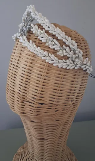 Tiara de Novia Plateada y Blanca