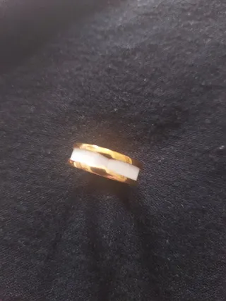 Anillo Oro Rosa y Cerámica Blanca