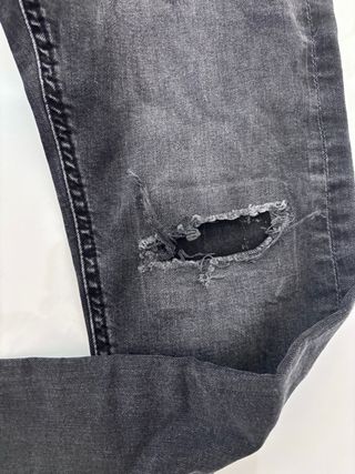 Pantalón vaquero gris roto 14 años