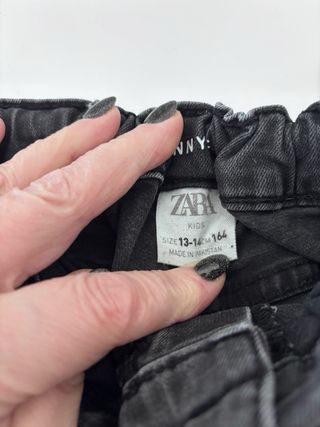 Pantalón vaquero gris roto 14 años