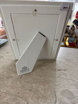 Cornice Hervit in porcellana decorata