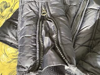 Anorak negro acolchado con cremalleras