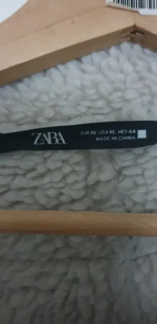 Cazadora efecto piel gris